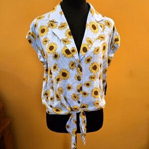 NWT Sunflower Print Tie-Front Blouse